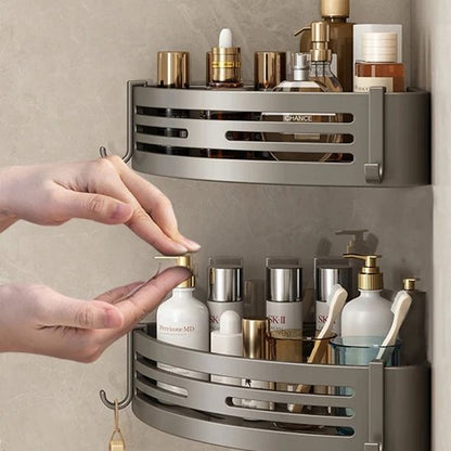 etagere dans douche deux main prend savon