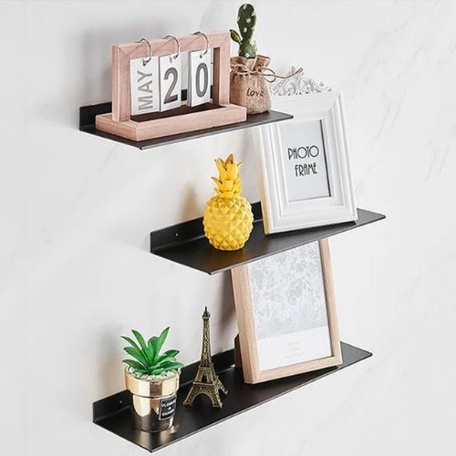 etagere de douche trois bibelots dessus