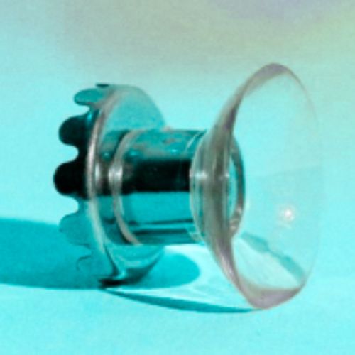 porte savon aimante vue pres sous lumiere bleue