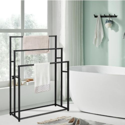 porte serviette noir deux serviettes gauche baignoire