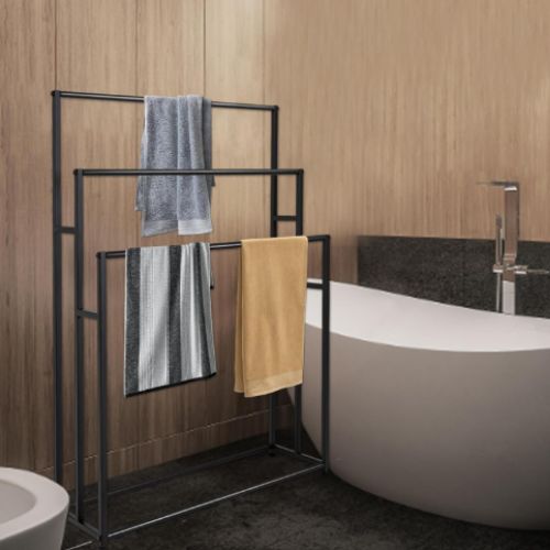 porte serviette noir trois serviettes gauche baignoire