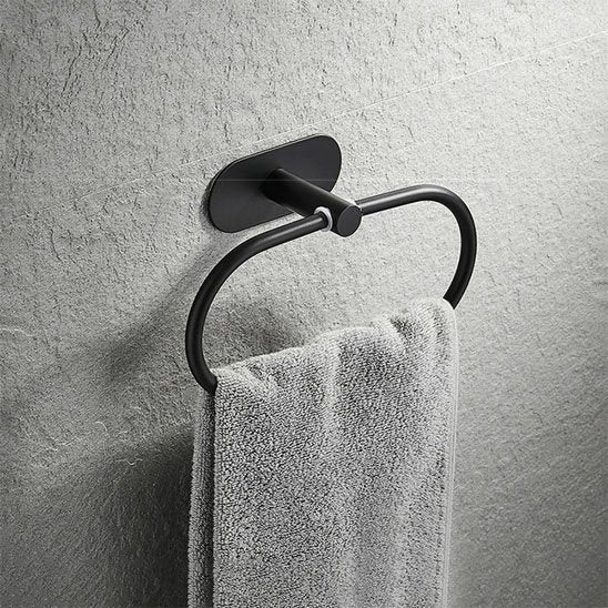 porte serviette salle de bain mural noir serviette gris