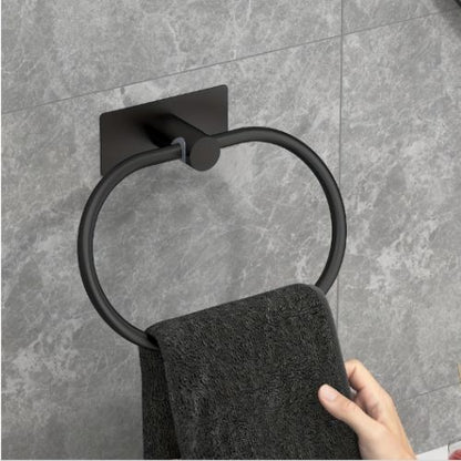 porte serviette salle de bain noir serviette noire dessus