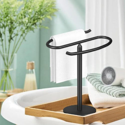 porte serviette salle de bain sur pied noir serviette blanche