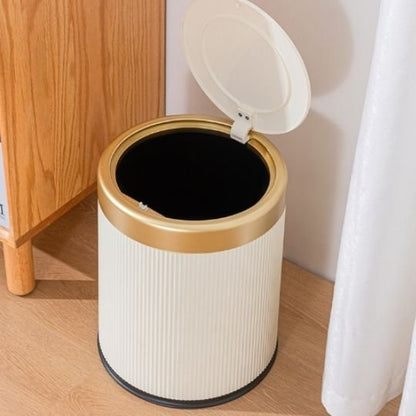 poubelle de salle de bain beige ouverte