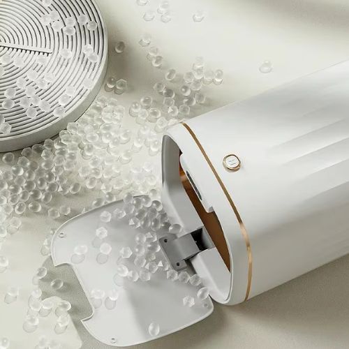 poubelle salle de bain coucher ouverte billes translucides eparpillees