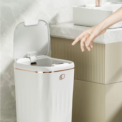 poubelle salle de bain doigt approchant permettant ouverture